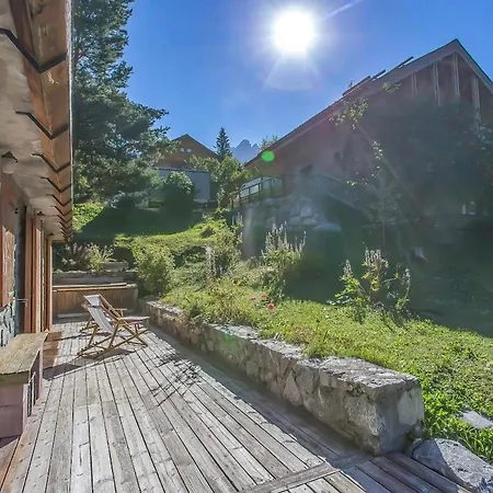 Horská chata Authentic Meribel With Direct Slope Access *